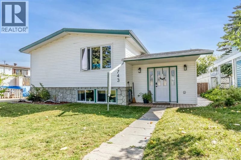 4743 47 Street, Sylvan Lake, Alberta, T4S1M8, Sylvan Lake, Alberta — photo 1 of 5