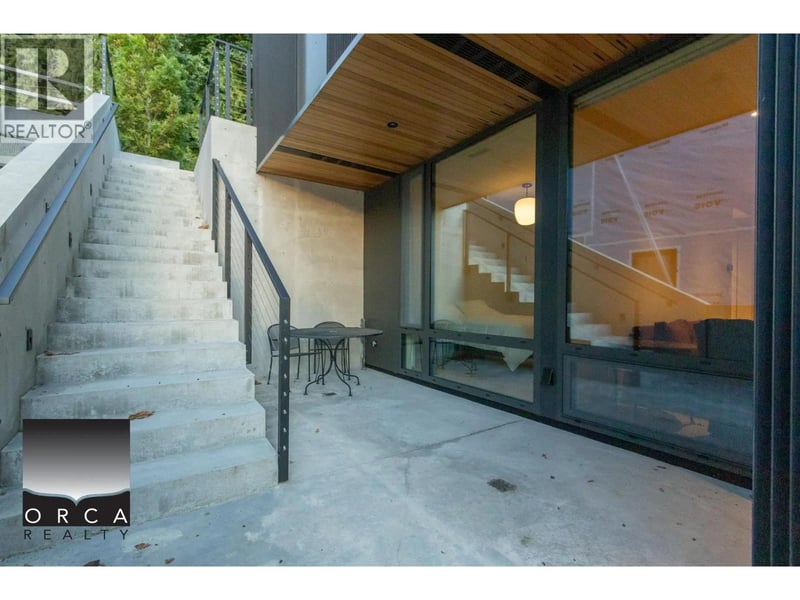 8885 LAWRENCE Way, West Vancouver, British Columbia, V7W2T7, West Vancouver, British Columbia — photo 1 of 5