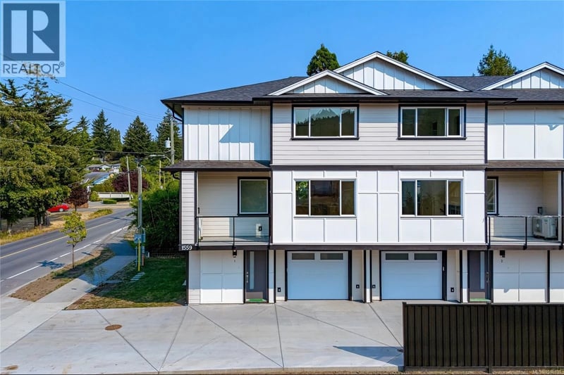 #1 1559 Ash Road, Saanich, British Columbia, V8N2S9, Saanich, British Columbia — photo 1 of 5
