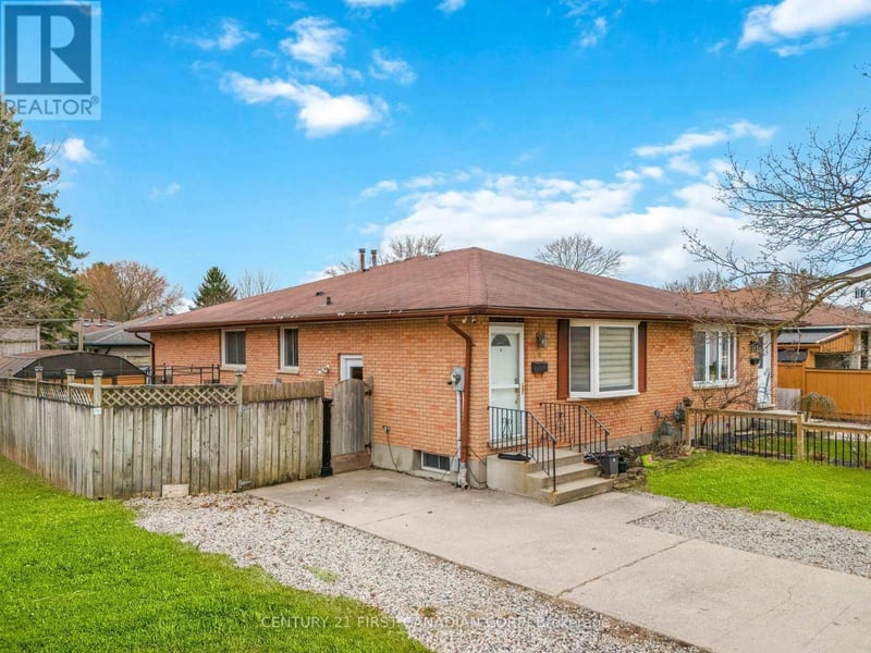 54 Brennan Drive North, Strathroy-Caradoc (NW), Ontario, N7G3S3, Strathroy-Caradoc (NW), Ontario — photo 1 of 5