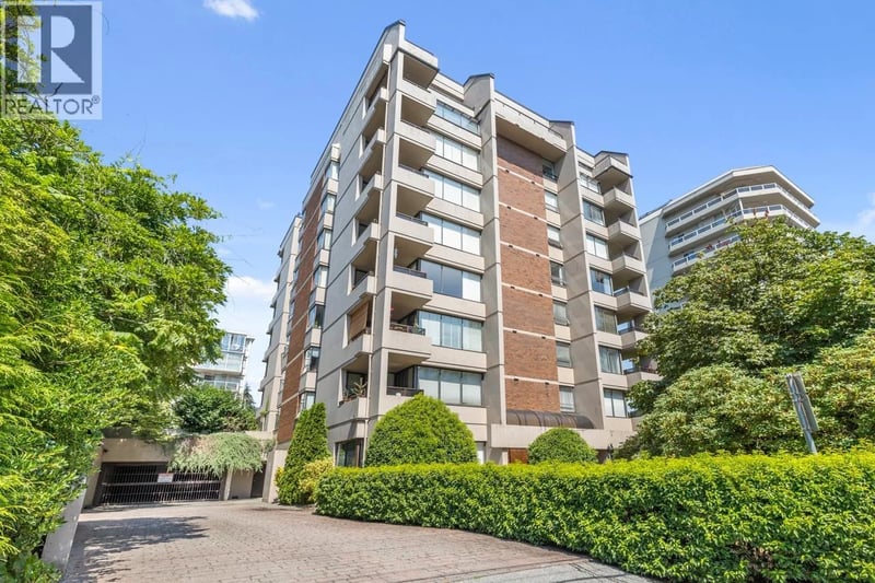 1737 DUCHESS Avenue, West Vancouver, British Columbia, V7V1P8, West Vancouver, British Columbia — photo 1 of 5