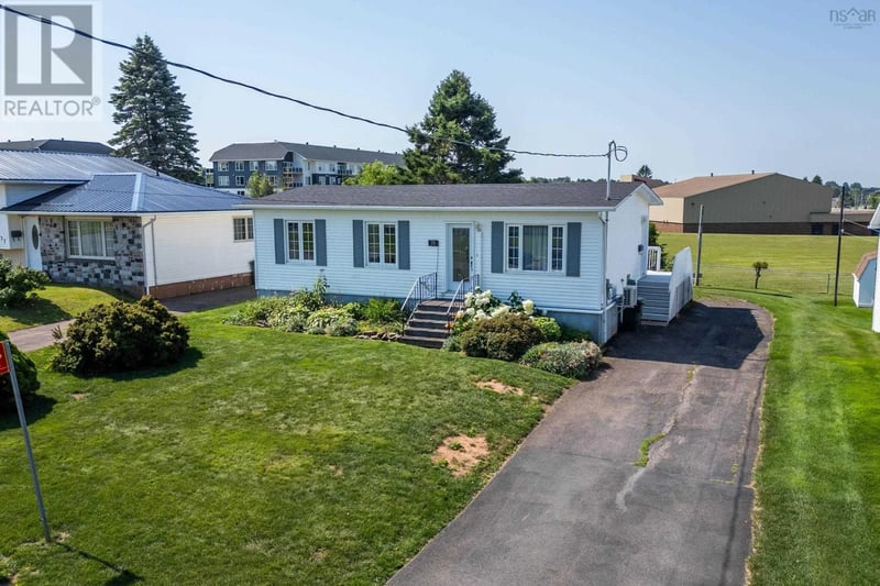 75 Willow Street, Amherst, Nova Scotia, B4H3W6, Amherst, Nova Scotia — photo 1 of 5