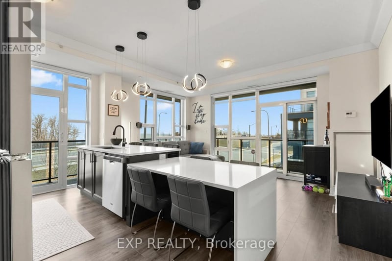 #209 10 Concord Place, Grimsby (Grimsby Beach), Ontario, L3M0G6, Grimsby (Grimsby Beach), Ontario — photo 1 of 5