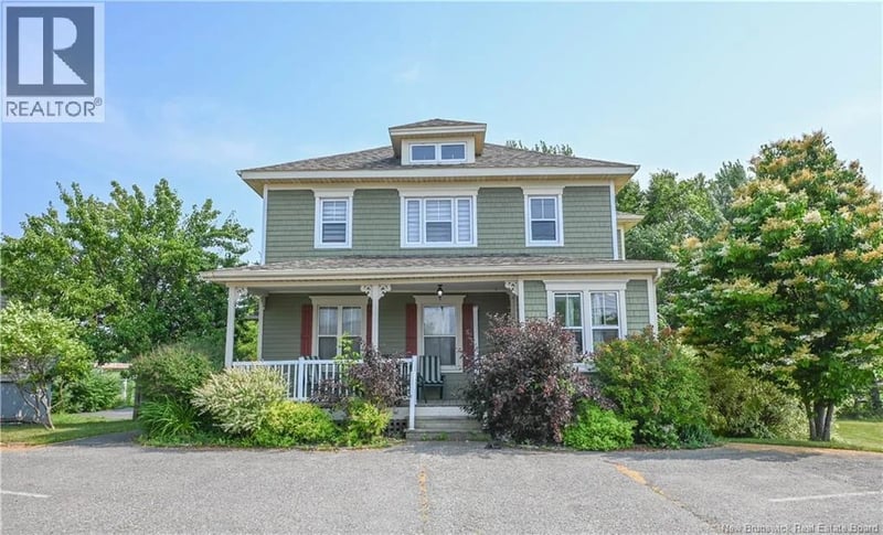 98 Saint-Pierre Ouest Boulevard, Caraquet, New Brunswick, E1W1B6, Caraquet, New Brunswick — photo 1 of 5