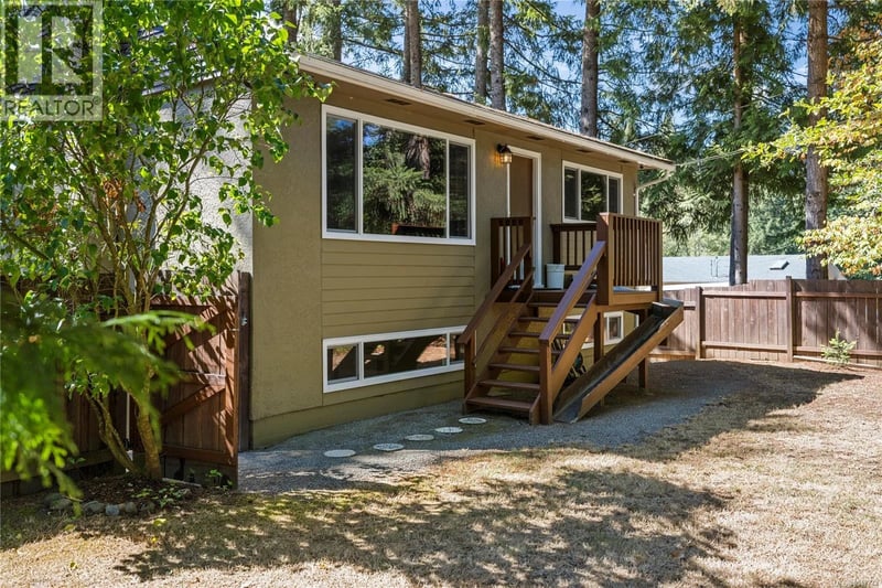 2301 Jingle Pot Road, Nanaimo, British Columbia, V9R6W2, Nanaimo, British Columbia — photo 1 of 5