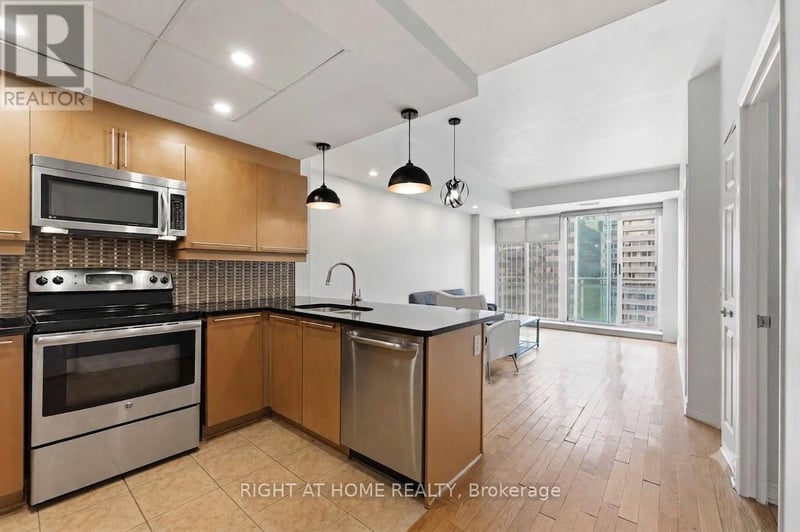 #1009 134 York Street, Ottawa, Ontario, K1N1K8, Ottawa, Ontario — photo 1 of 5