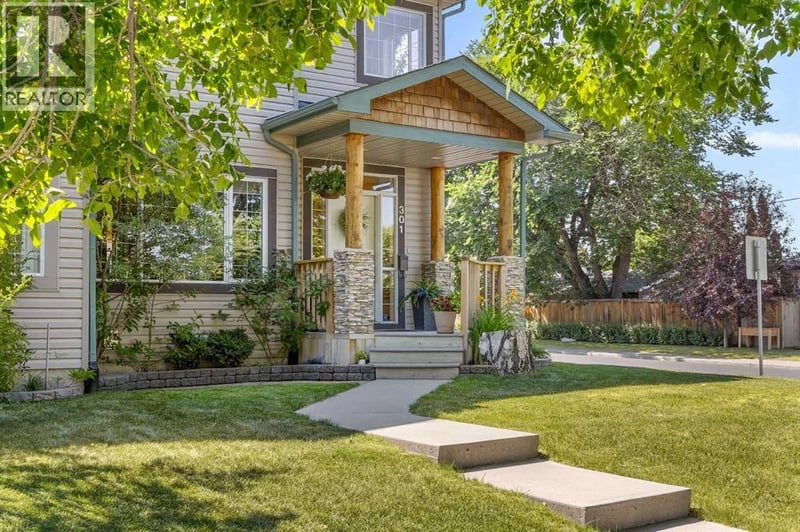 301 29 Avenue Northeast, Calgary, Alberta, T2E2C4, Calgary, Alberta — photo 1 of 5