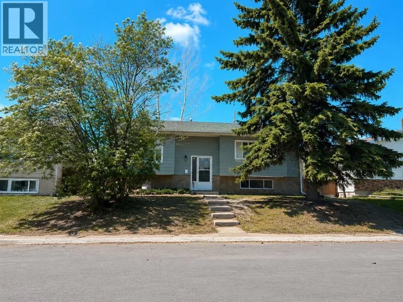 215 Penbrooke Way Southeast, Calgary, Alberta, T2A3S7, Calgary, Alberta — photo 1 of 5
