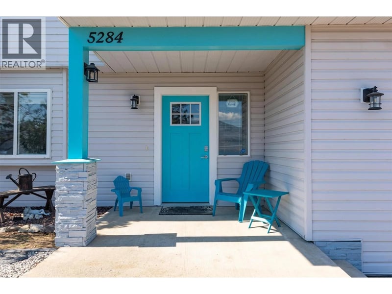 5284 Clarence Road, Peachland, British Columbia, V0H1X2, Peachland, British Columbia — photo 1 of 5