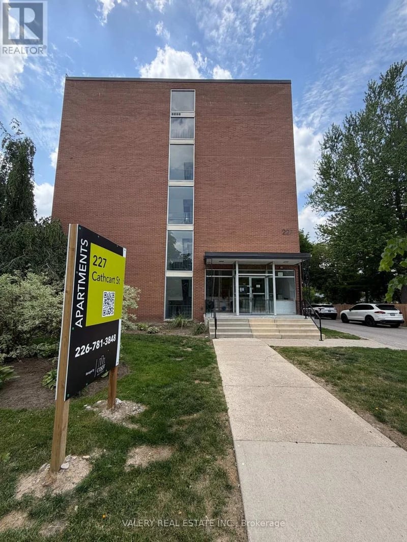 #203 227 Cathcart Street, London South (South G), Ontario, London South (South G), Ontario — photo 1 of 5