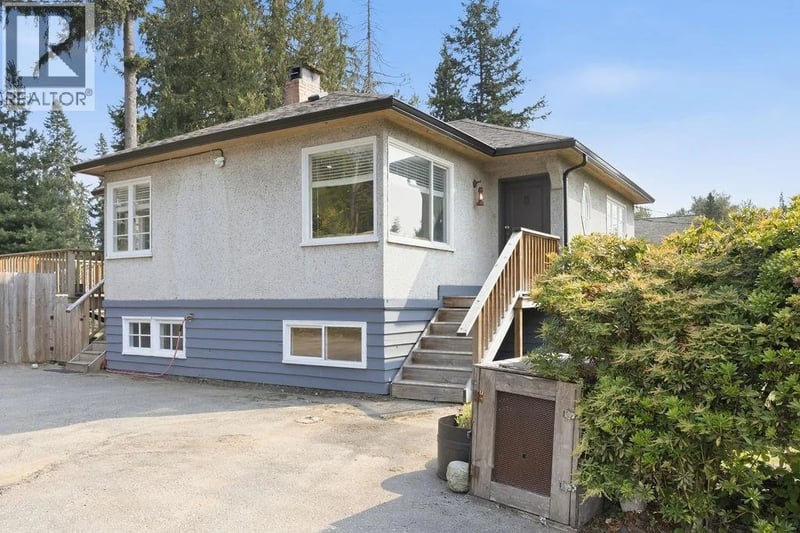 1022 ROSAMUND Road, Gibsons, British Columbia, V0N1V3, Gibsons, British Columbia — photo 1 of 5