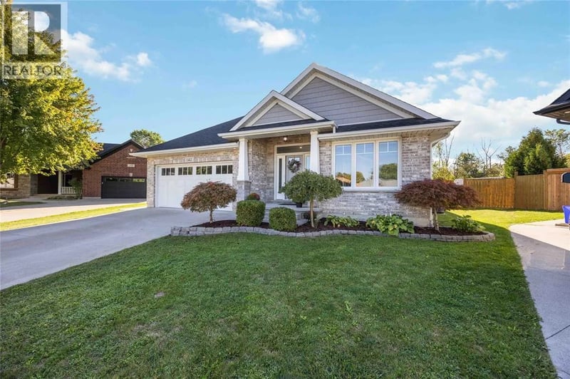 142 Madison D'Andrea Avenue, Sarnia, Ontario, N7S6L9, Sarnia, Ontario — photo 1 of 5