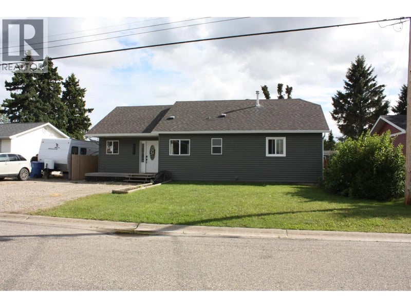 9207 108 Avenue, Fort St. John, British Columbia, V1J2P7, Fort St. John, British Columbia — photo 1 of 5