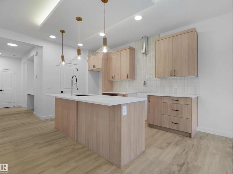 8247 KIRIAK LO SW, Edmonton, Alberta, T6W5S2, Edmonton, Alberta — photo 1 of 5