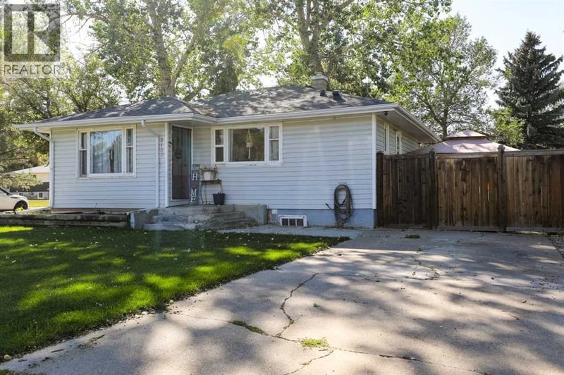 2122 17 Street, Coaldale, Alberta, T1M1E3, Coaldale, Alberta — photo 1 of 5