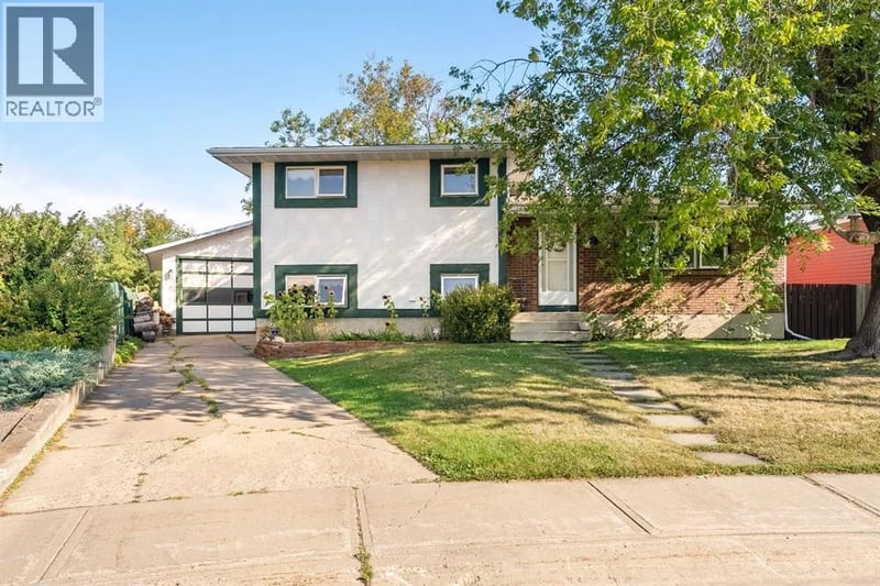 130 Hillary Place, Fort McMurray, Alberta, T9H3T6, Fort McMurray, Alberta — photo 1 of 5