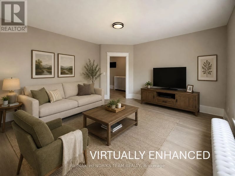 ##1 3 MAIN Street West, Grimsby (Grimsby East), Ontario, L3M1M7, Grimsby (Grimsby East), Ontario — photo 1 of 5