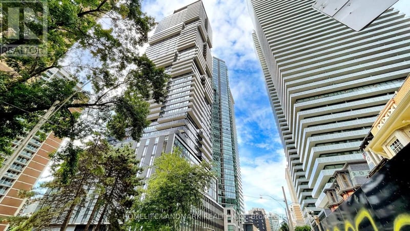 #TH05 55 Charles Street East, Toronto (Church-Yonge Corridor), Ontario, M4Y0J1, Toronto (Church-Yonge Corridor), Ontario — photo 1 of 5