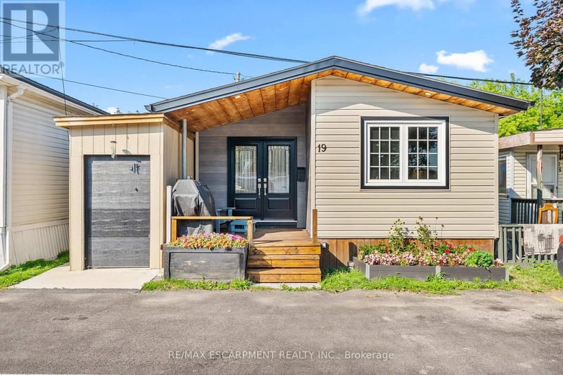 #19 3233 DERRY Road East, Mississauga (Malton), Ontario, L4T1A8, Mississauga (Malton), Ontario — photo 1 of 5