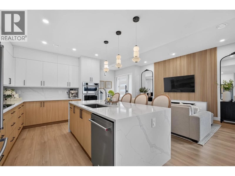 707 Raymer Road, Kelowna, British Columbia, V1W1H6, Kelowna, British Columbia — photo 1 of 5