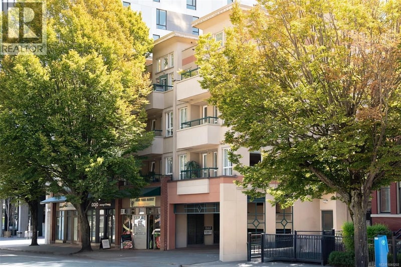 #403 1015 Johnson Street, Victoria, British Columbia, V8V3N6, Victoria, British Columbia — photo 1 of 5
