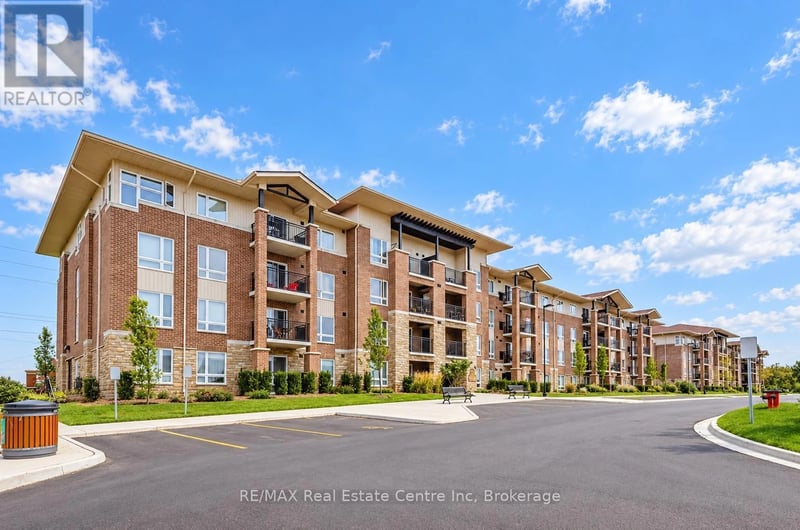 #303 67 Kingsbury Square, Guelph (Pineridge/Westminster Woods), Ontario, N1L0L3, Guelph (Pineridge/Westminster Woods), Ontario — photo 1 of 5
