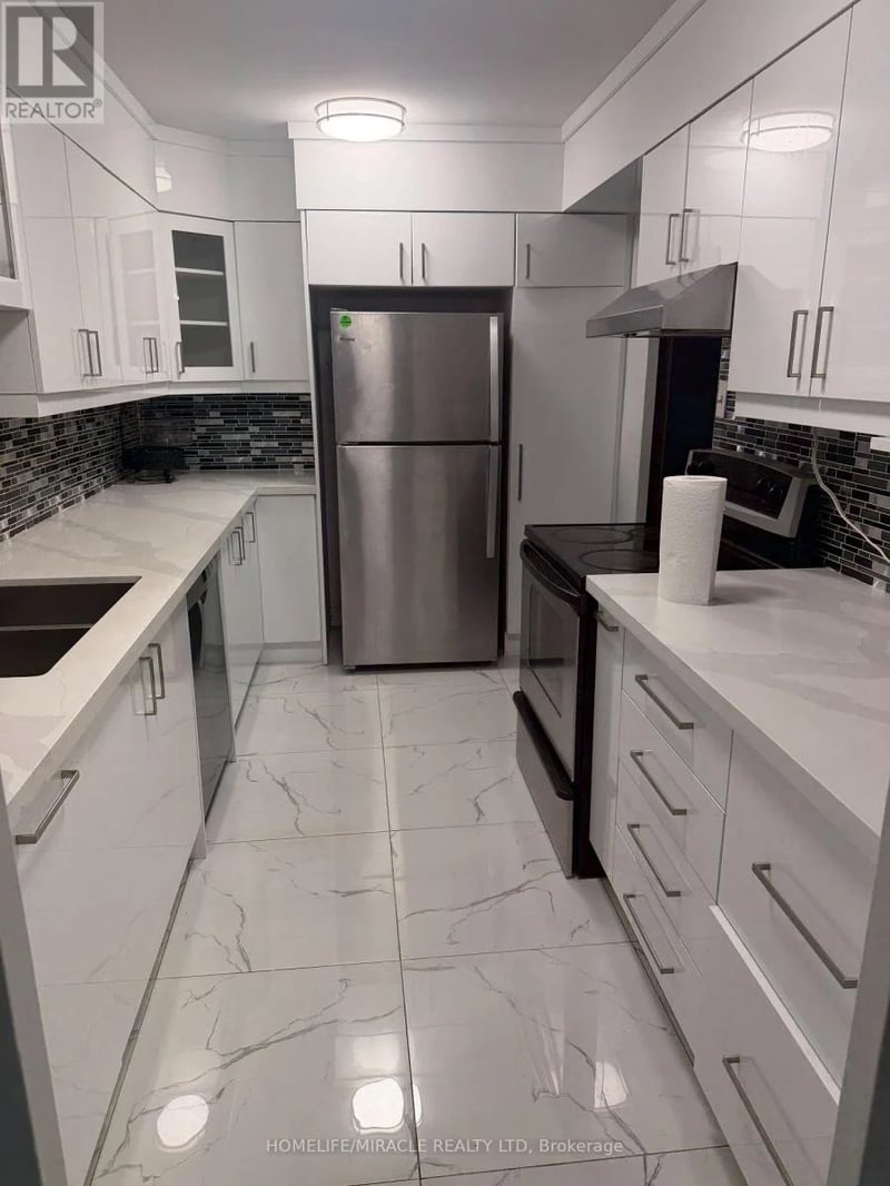 #411 2835 Islington Avenue, Toronto (Humber Summit), Ontario, M9L2K2, Toronto (Humber Summit), Ontario — photo 1 of 5