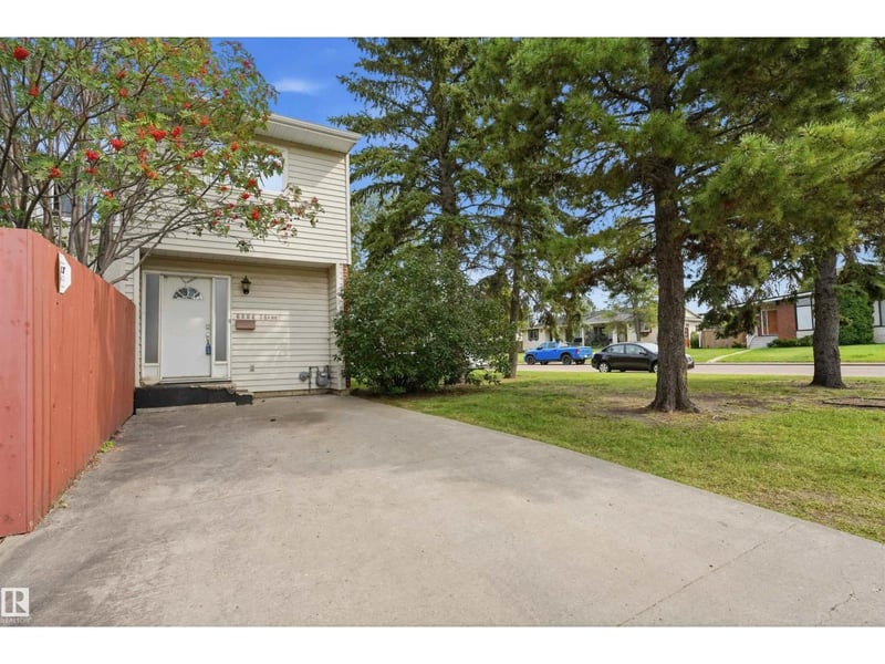 6804 36A AV NW, Edmonton, Alberta, T6K1S3, Edmonton, Alberta — photo 1 of 5