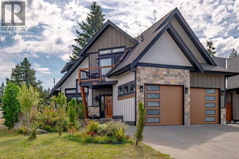 492 Cottage Drive, Qualicum Beach, British Columbia, V9K2T3, Qualicum Beach, British Columbia — photo 1 of 5