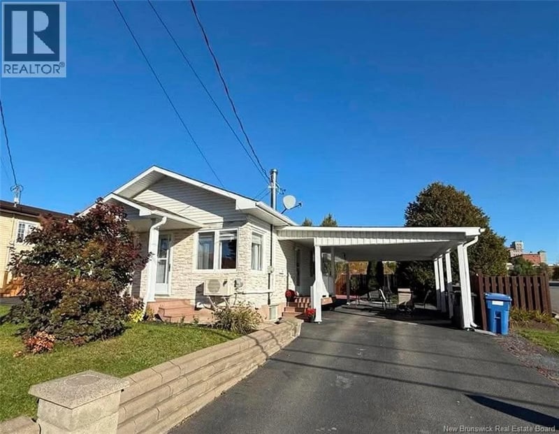 129 34th Avenue, Edmundston, New Brunswick, E3V2T4, Edmundston, New Brunswick — photo 1 of 5