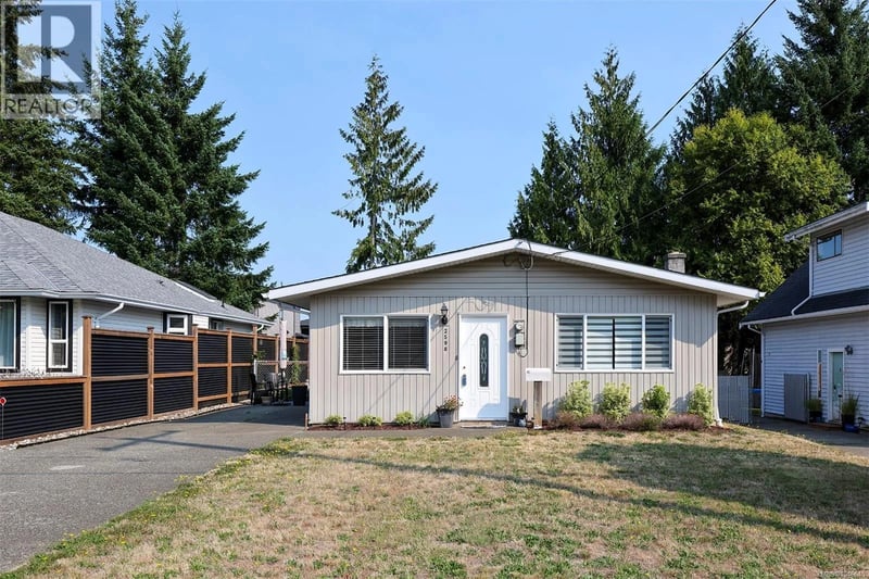 2598 Willard Avenue, Cumberland, British Columbia, V0R1S0, Cumberland, British Columbia — photo 1 of 5