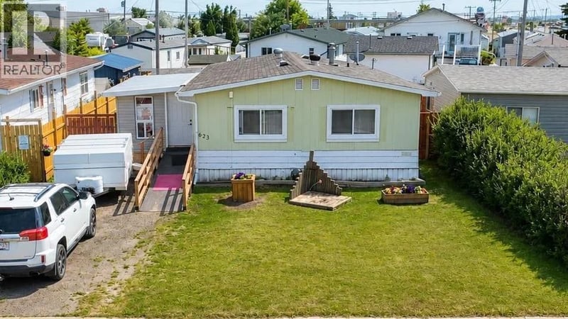 623 5 Avenue West, Hanna, Alberta, T0J1P0, Hanna, Alberta — photo 1 of 5