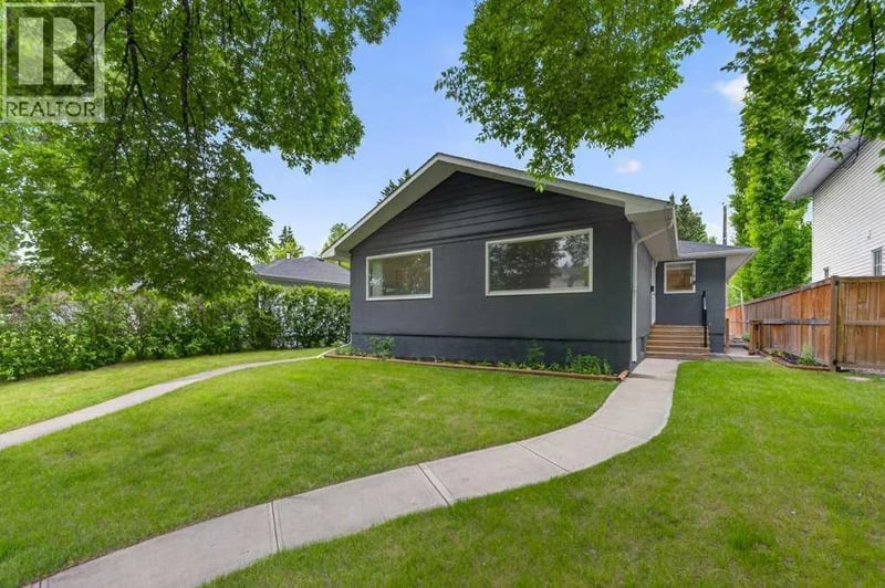 319 37 Street Southwest, Calgary, Alberta, T3C1R5, Calgary, Alberta — photo 1 of 5