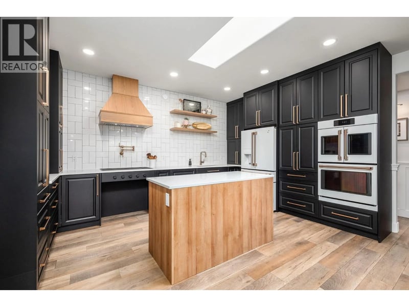 1941 18 Street Southeast, Salmon Arm, British Columbia, V1E1L4, Salmon Arm, British Columbia — photo 1 of 5