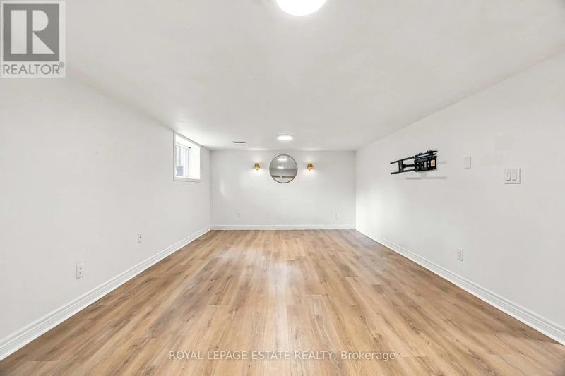 #lower 17 Arden Crescent, Toronto (Clairlea-Birchmount), Ontario, M1L3R6, Toronto (Clairlea-Birchmount), Ontario — photo 1 of 5