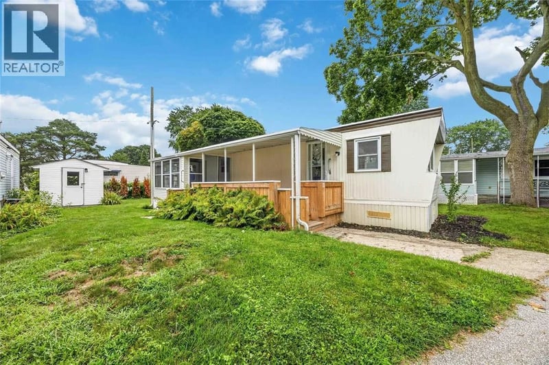 #11 1940 London Line, Sarnia, Ontario, N7W1B5, Sarnia, Ontario — photo 1 of 5