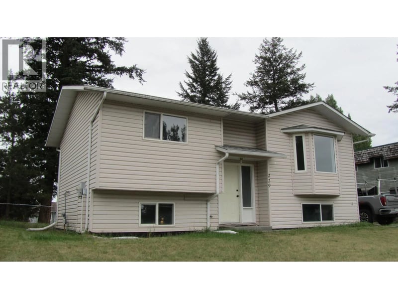 229 ELM Avenue, 100 Mile House, British Columbia, V0K2E0, 100 Mile House, British Columbia — photo 1 of 5