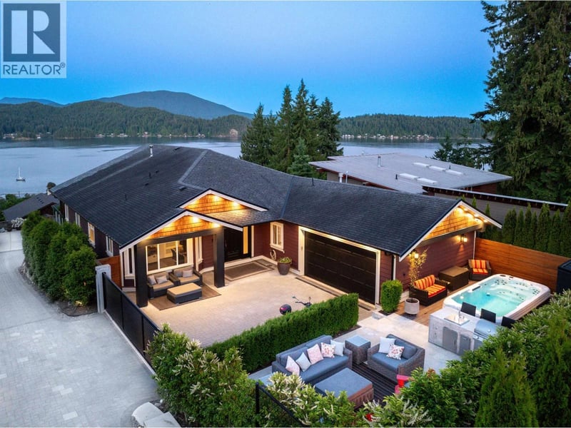 588 NORTH FLETCHER Road, Gibsons, British Columbia, V0N1V9, Gibsons, British Columbia — photo 1 of 5