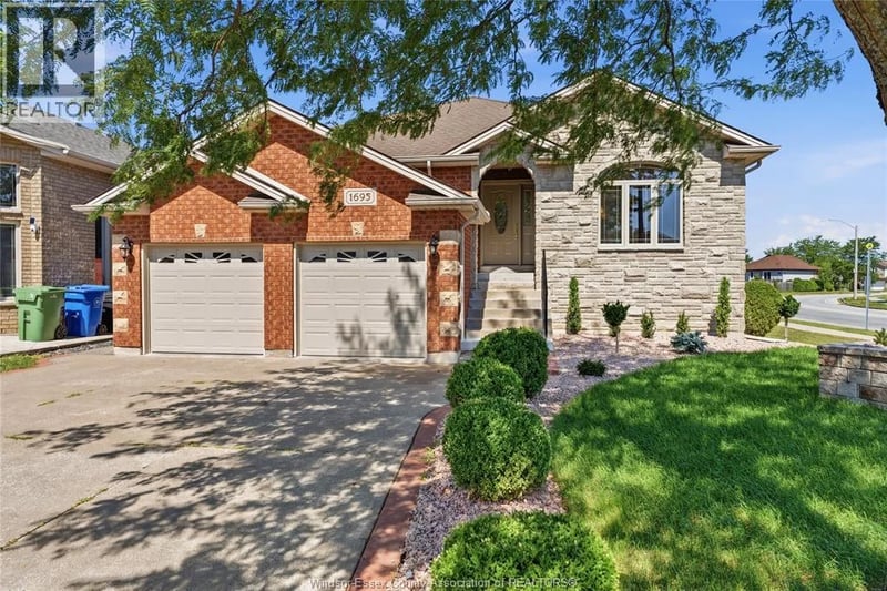 1695 MERIDIAN Street, Windsor, Ontario, N9G3E7, Windsor, Ontario — photo 1 of 5