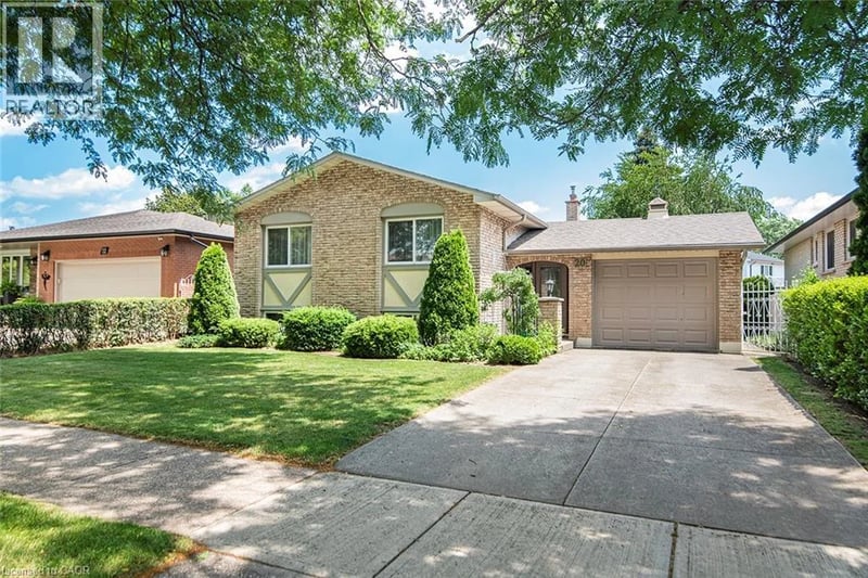 20 BIRCHLAWN Drive, Stoney Creek, Ontario, L8G4B6, Stoney Creek, Ontario — photo 1 of 5