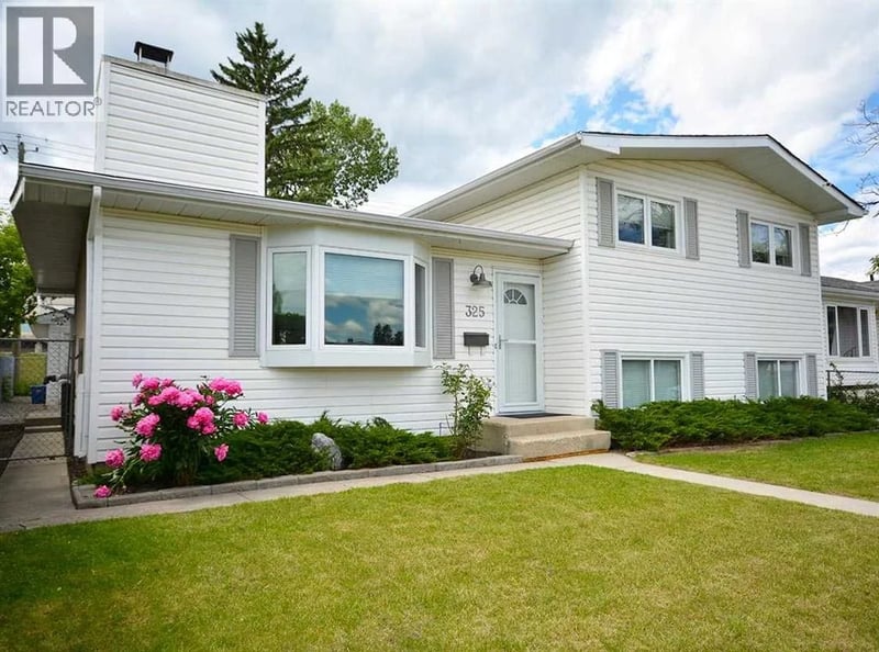 325 Whitney Crescent Southeast, Calgary, Alberta, T2J1E7, Calgary, Alberta — photo 1 of 5