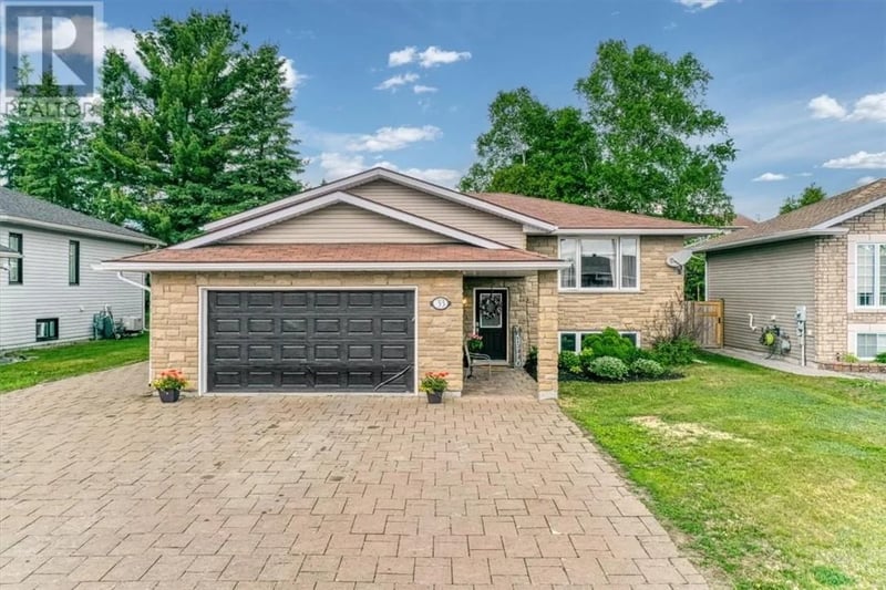 33 Oak, Capreol, Ontario, P0M1H0, Capreol, Ontario — photo 1 of 5