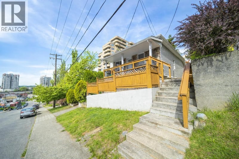 1011 AUCKLAND Street, New Westminster, British Columbia, V3M1K9, New Westminster, British Columbia — photo 1 of 5