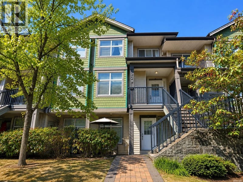 #228 7333 16TH Avenue, Burnaby, British Columbia, V3N0A8, Burnaby, British Columbia — photo 1 of 5