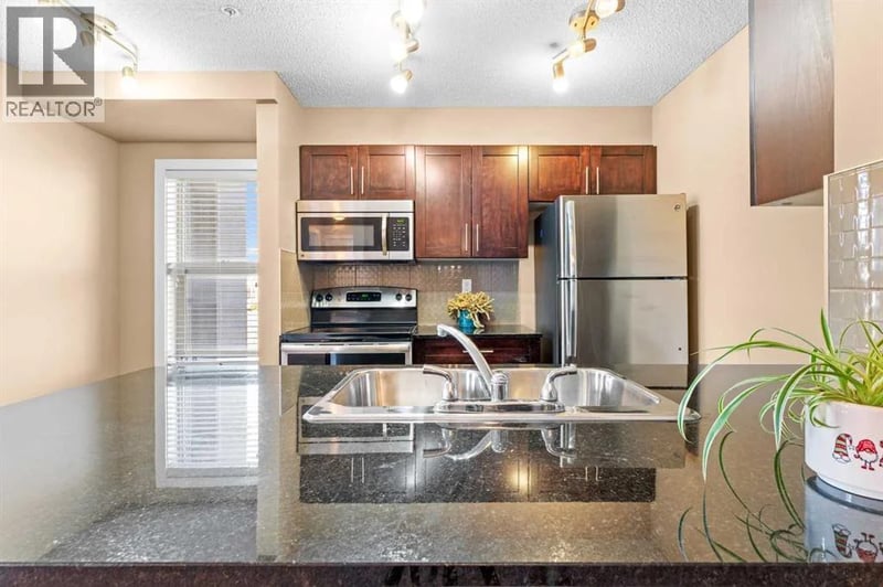403 Mackenzie Way Southwest, Airdrie, Alberta, T4B3V7, Airdrie, Alberta — photo 1 of 5
