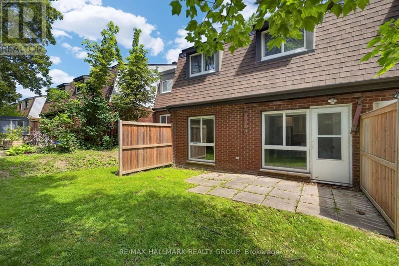 #9J 2080 Ogilvie Road, Ottawa, Ontario, K1J7N8, Ottawa, Ontario — photo 1 of 5