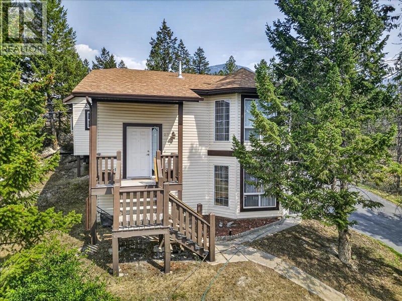 20B Wolf Crescent, Windermere, British Columbia, V0A1K2, Windermere, British Columbia — photo 1 of 5