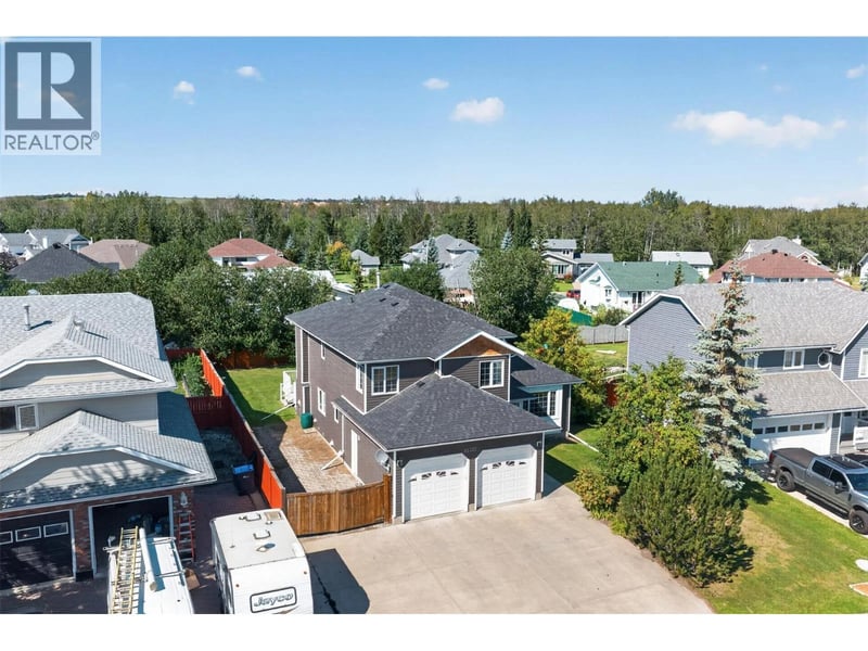 10717 Cottonwood Crescent, Dawson Creek, British Columbia, V1G4E4, Dawson Creek, British Columbia — photo 1 of 5