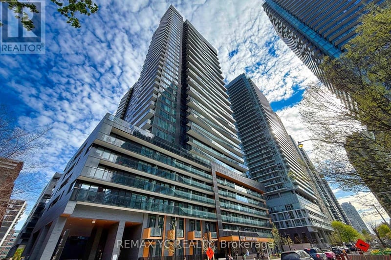 #703 117 Broadway Avenue, Toronto (Mount Pleasant West), Ontario, M4P1V3, Toronto (Mount Pleasant West), Ontario — photo 1 of 5