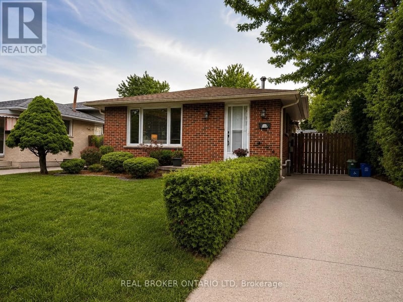 95 Clifton Crescent South, London South (South Q), Ontario, N6C3V9, London South (South Q), Ontario — photo 1 of 5